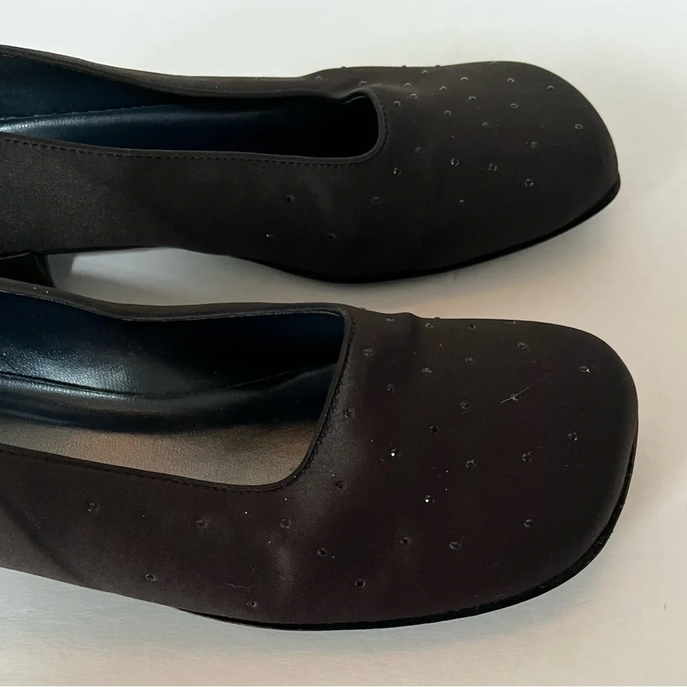 Kenneth Cole Reaction New Beginnings Black Beaded Satin Flat Shoe Slip On Size 8